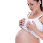 متى تنتج المرأة الحامل اللبأ وكيف يبدو؟