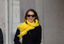 Як пов'язати шарф на пальто з коміром і без коміра: стильні та вишукані варіанти