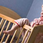 Советы молодым мамам: как приучить ребенка спать в своей кроватке Не спит в своей кроватке