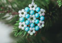 DIY ozdoby na vánoční stromky z odpadových materiálů: fotografie krok za krokem