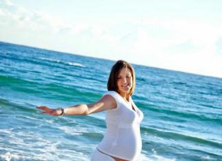Tehotné ženy na mori: je možné plávať a opaľovať sa počas tehotenstva?